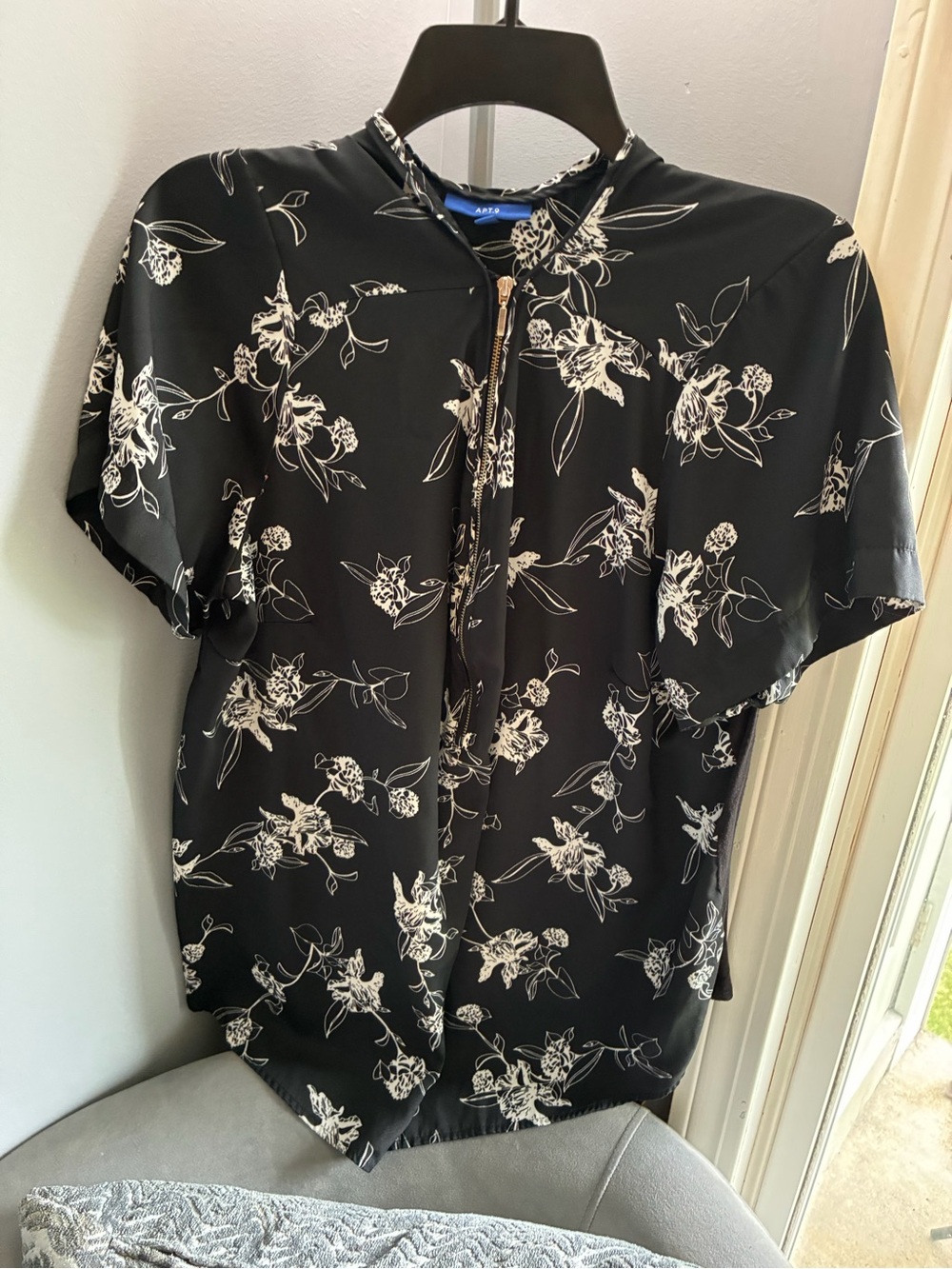 Apt. 9 Black and White Floral Zip-Front Top